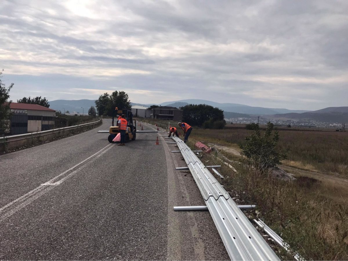Αποκατασταθηκε στηθαίο ασφαλείας λιγο έξω από τα Φάρσαλα