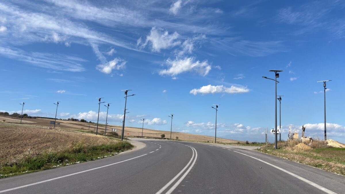 «Έξυπνα» φωτιστικά LED σε δρόμους της Θεσσαλίας
