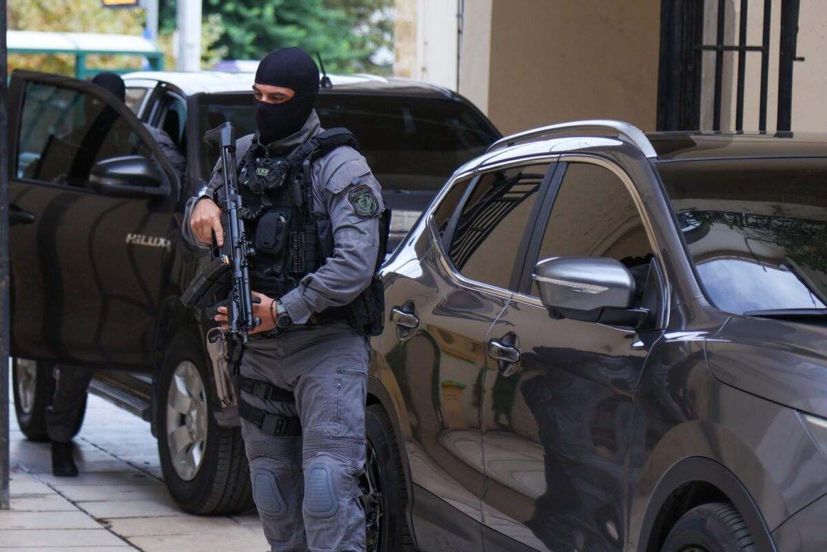 Πυροβολισμοί με τρεις νεκρούς και πολλούς τραυματίες στα Βορίζια Ηρακλείου – Βεντέτα «βλέπουν» οι αρχές