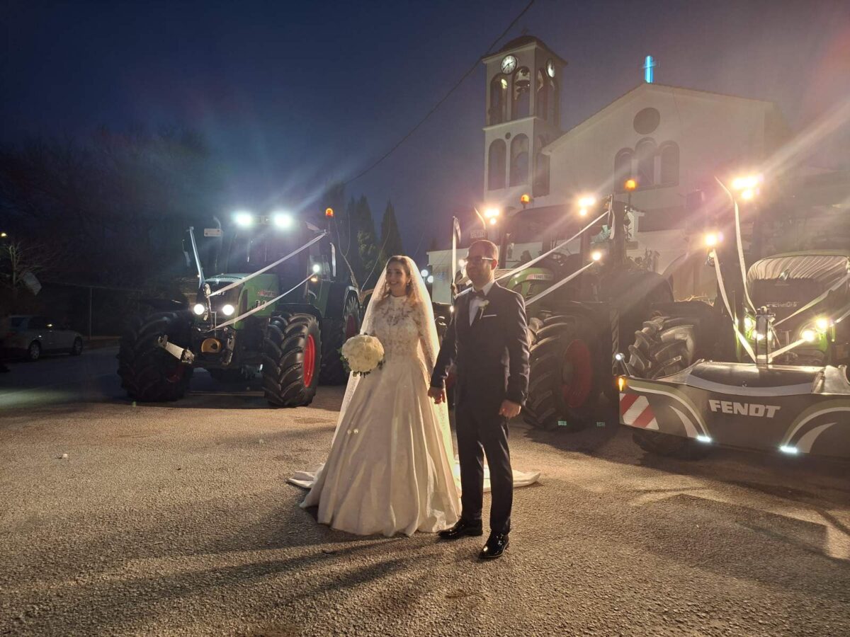 Γάμος στη Βαμβακού Φαρσάλων με στολισμένα τρακτέρ Fendt