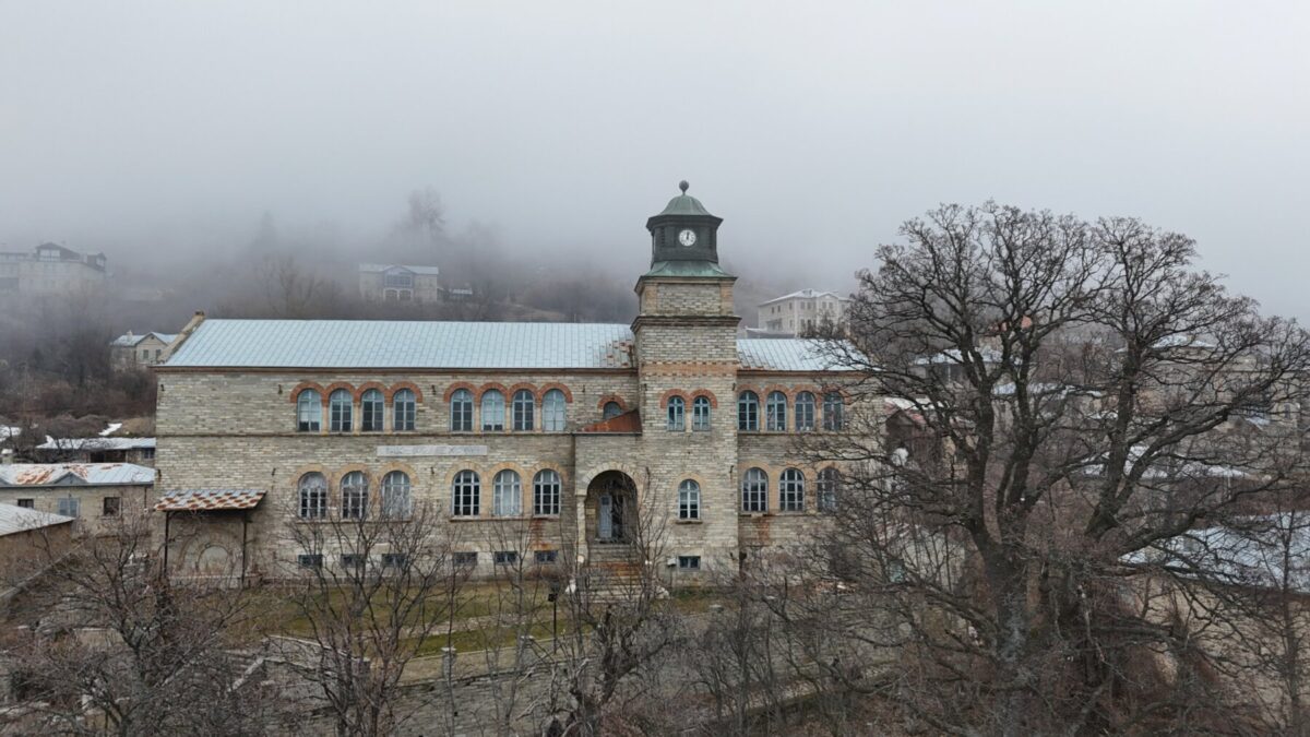 Πανοραμική άποψη του παραδοσιακού οικισμού Νυμφαίου στη Φλώρινα