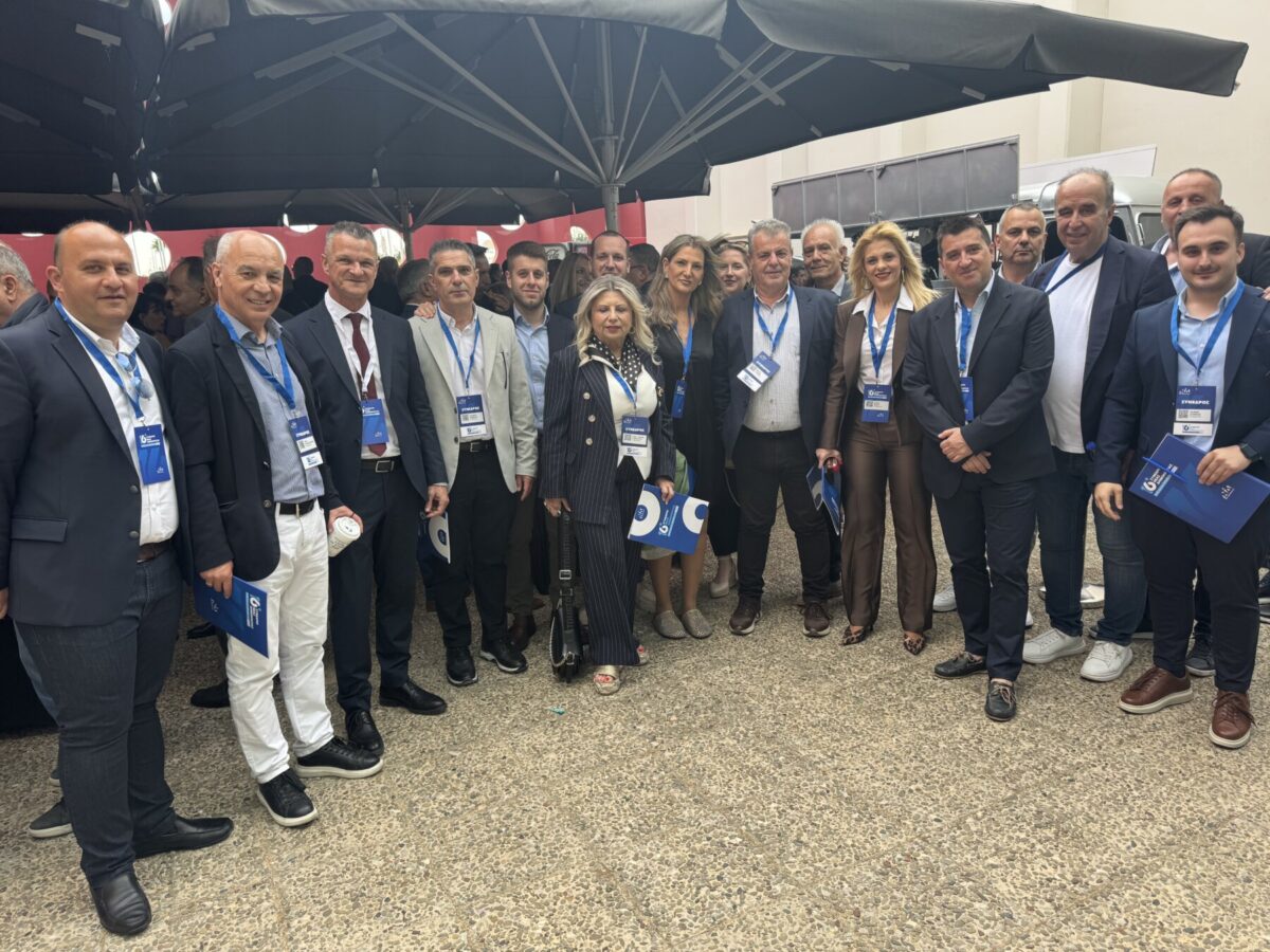 Η αντιπροσωπεία των αιρετών συνέδρων και στελεχών της Νέας Δημοκρατίας της Π.Ε. Λάρισας στο χώρο διεξαγωγής του 16ου Συνεδρίου στην Αθήνα.