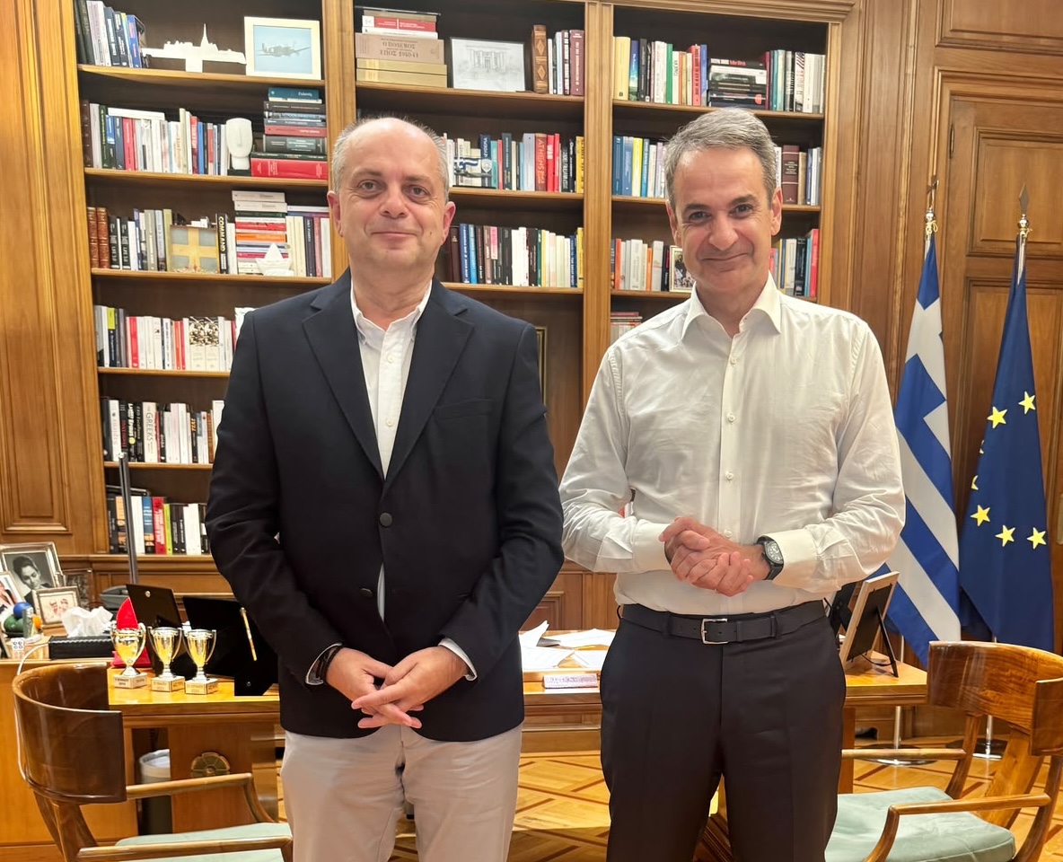 Ο Λαρισαίος βουλευτής Χρ. Καπετάνος με τον πρωθυπουργό Κυριάκο Μητσοτάκη στο Μέγαρο Μαξίμου