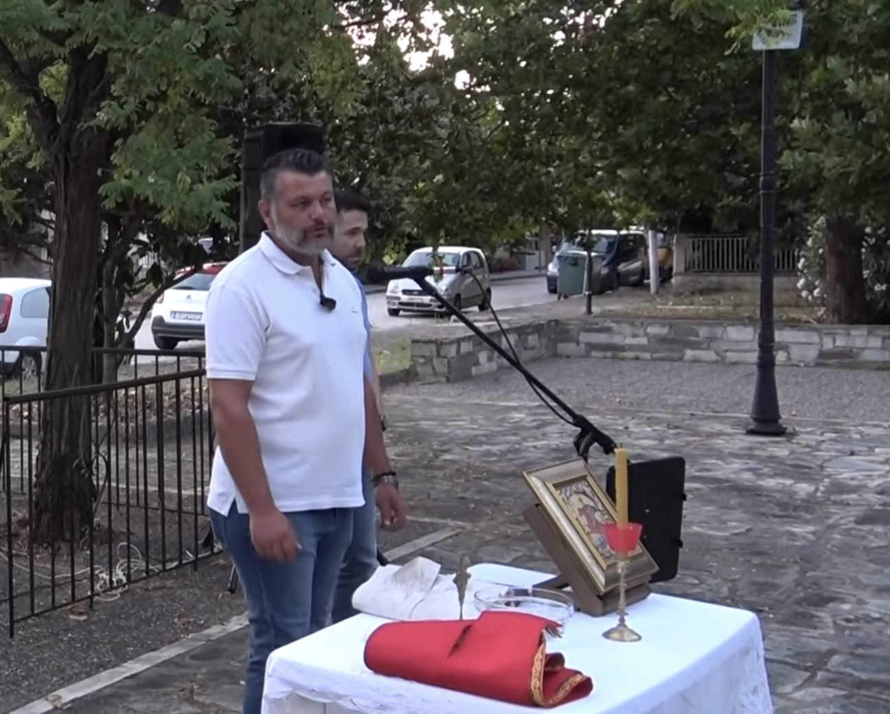 Ο πρόεδρος Κατωχωρίου του Πολιτιστικού Μορφωτικού Συλλόγου ΚατωχωρίουΧρήστος Δημακόπουλος στα εγκαίνια του