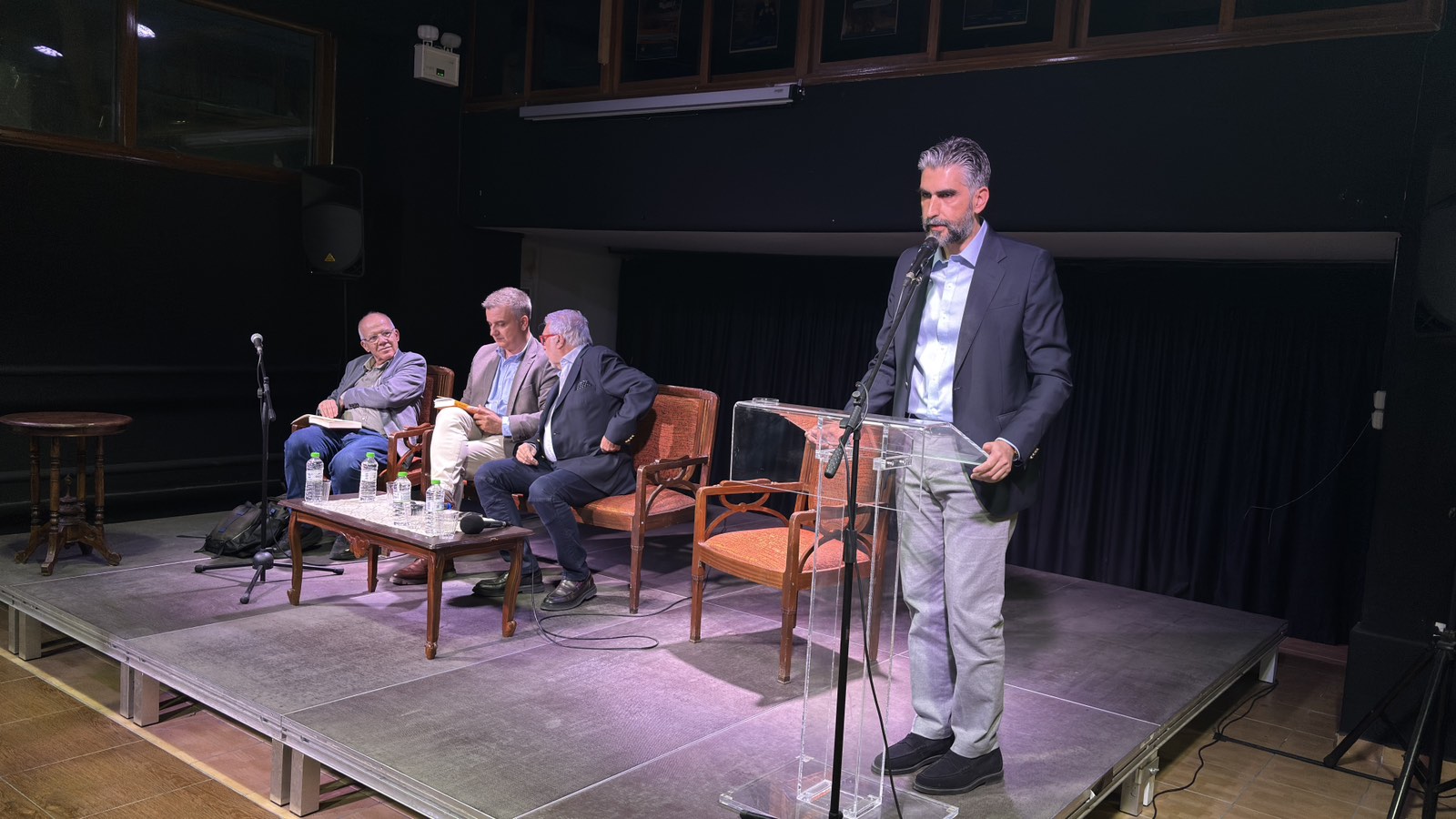 Ο Αντιδήμαρχος Πολιτισμού Θωμάς Ρετσιάνης στην παρουσίαση του νέου βιβλίου του Τάσου Τέλλογλου «Πατριδογνωσία» στη Λάρισα