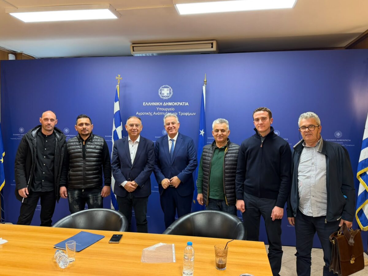 Ο Χρήστος Κέλλας και ο Υφυπουργός Αγροτικής Ανάπτυξης Θανάσης Καββαδάς σε συνάντηση με το προεδρείο του Πανελλαδικού Συλλόγου Πληγέντων Κτηνοτρόφων στο Υπ.ΑΑΤ.